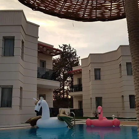 Tas Ev Suites *